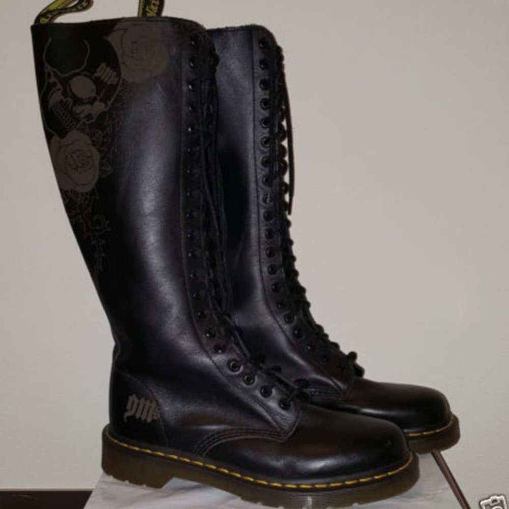 Vintage dr martins 90’s skull and roses knee high